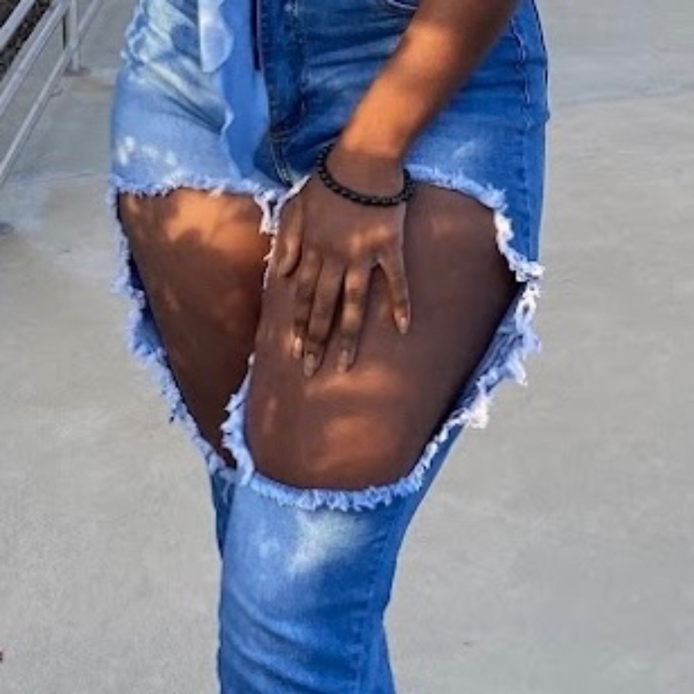 Statement Cutout Jeans